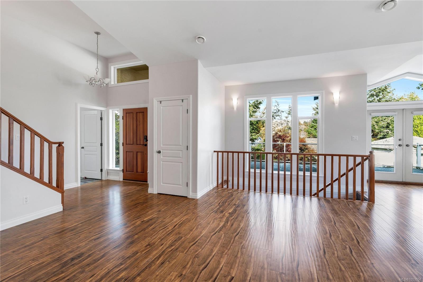 2426 Selwyn Rd — listing photo 10 of 33