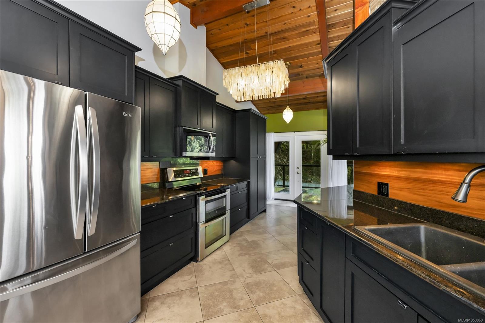 6156 Genoa Bay Rd — listing photo 14 of 45