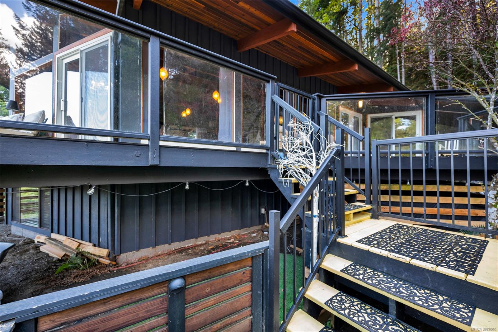 6156 Genoa Bay Rd — listing photo 9 of 45