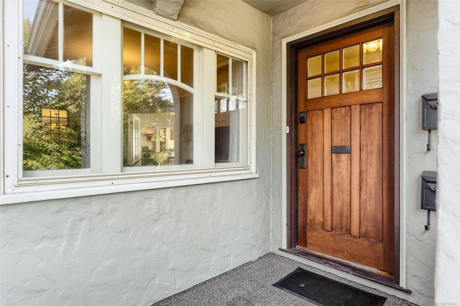 220 Irving Rd — listing photo 13 of 58