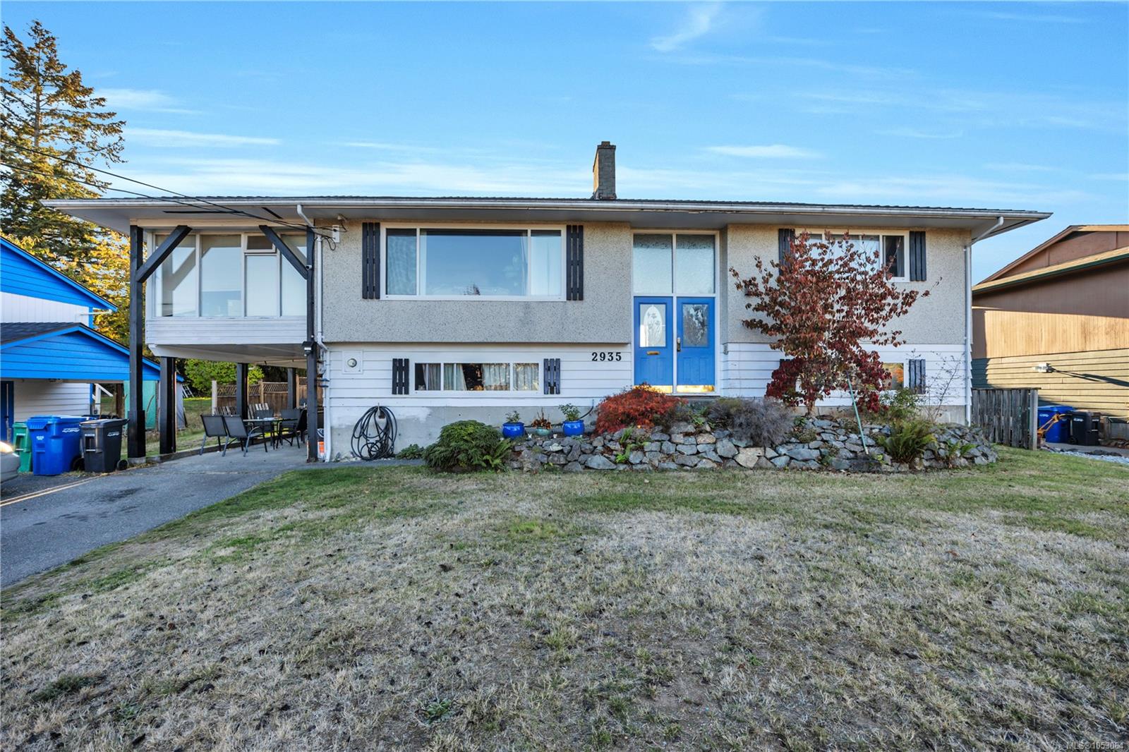 2935 Colwood Rd — listing photo 4 of 34