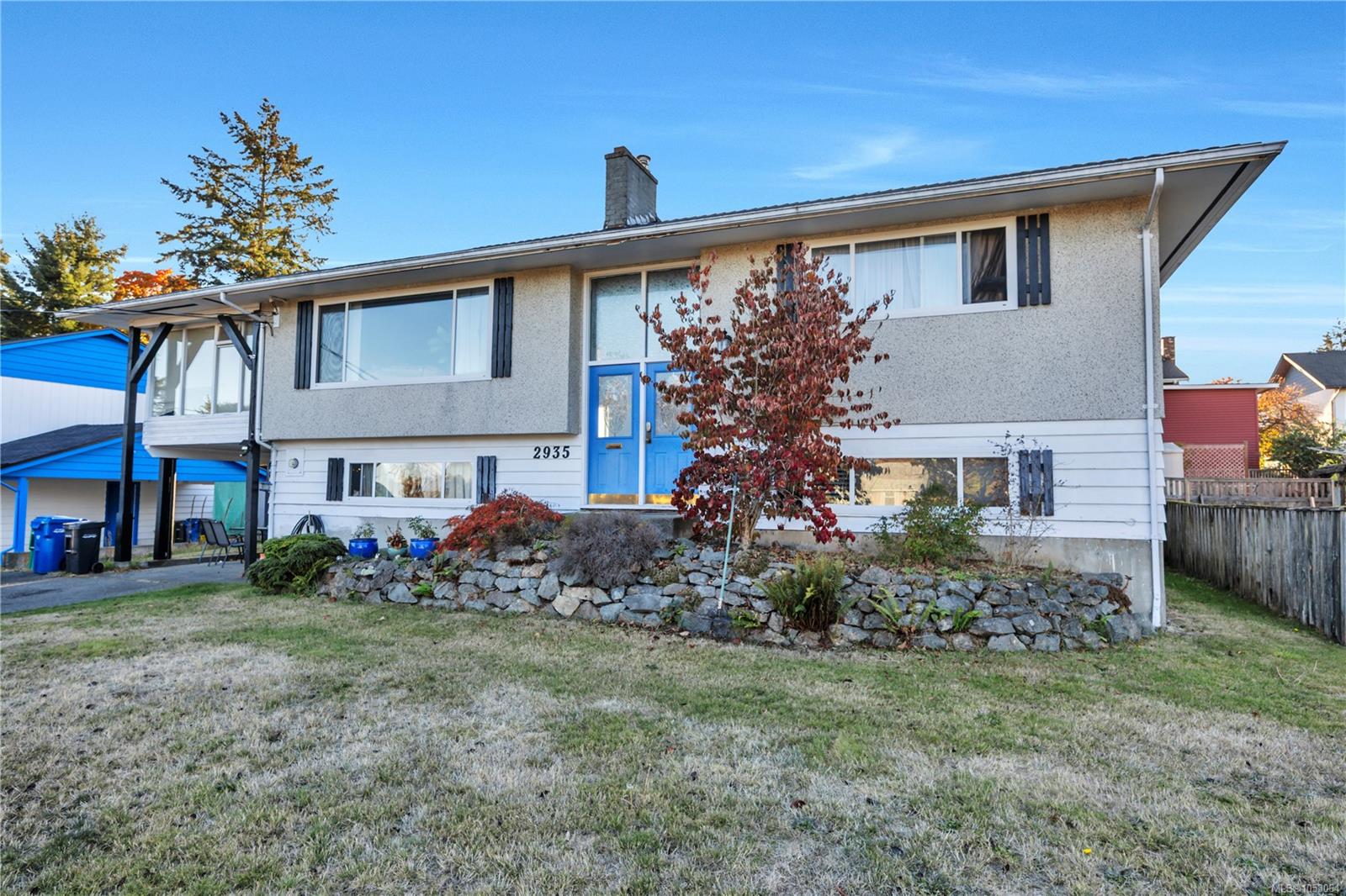 2935 Colwood Rd — listing photo 5 of 34