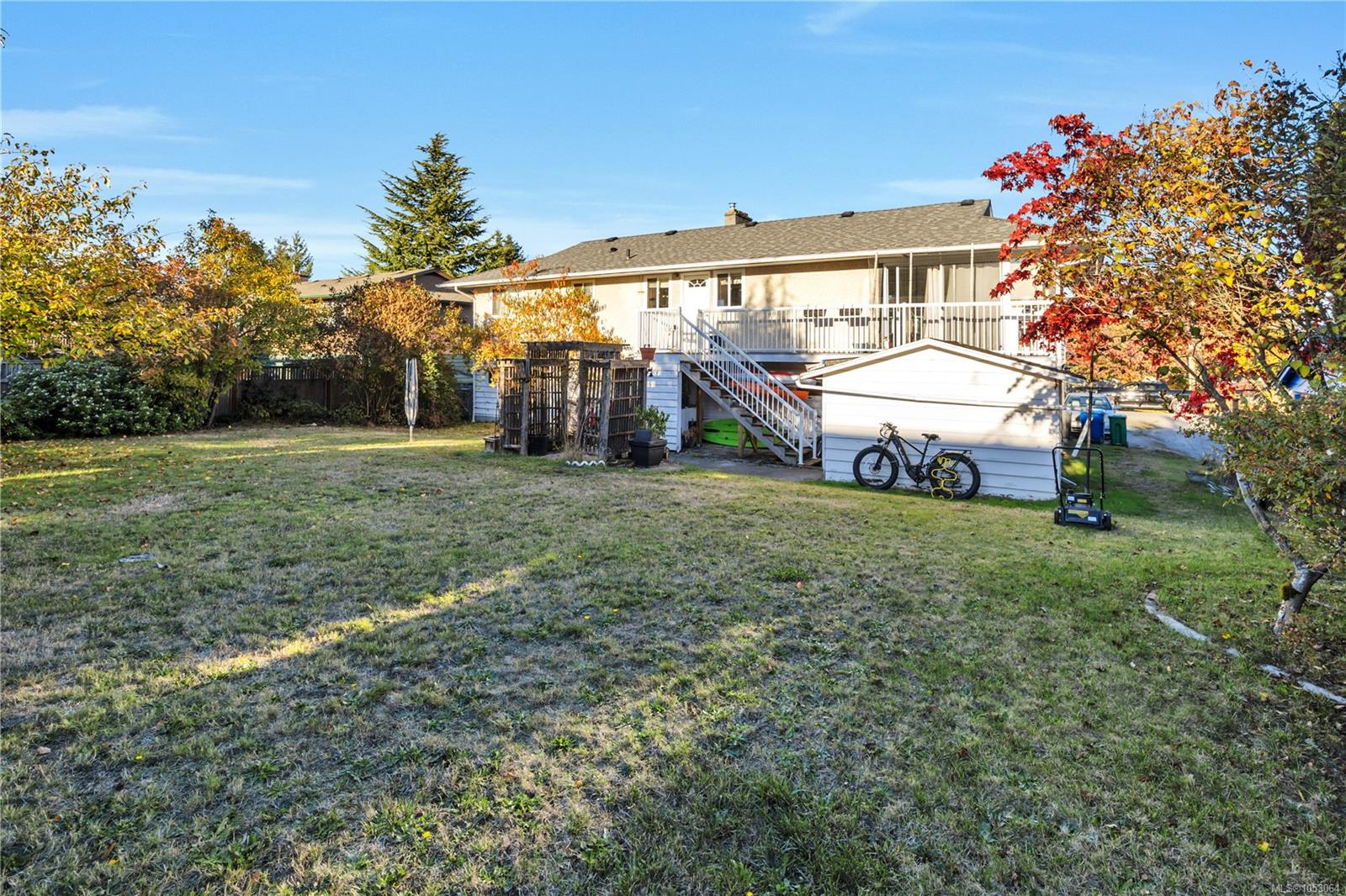 2935 Colwood Rd — listing photo 6 of 34