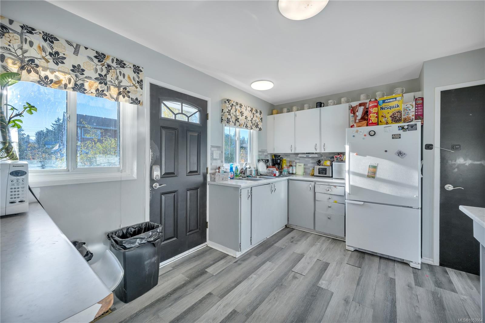 2935 Colwood Rd — listing photo 10 of 34