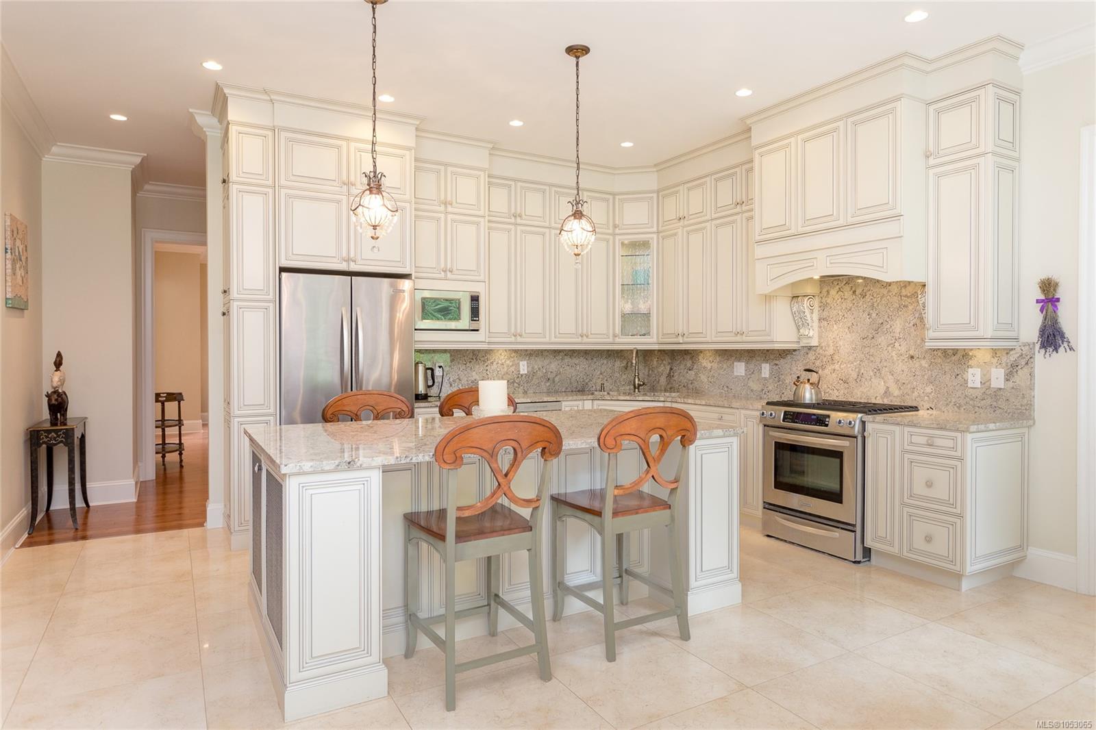 3280 Ripon Rd — listing photo 12 of 49