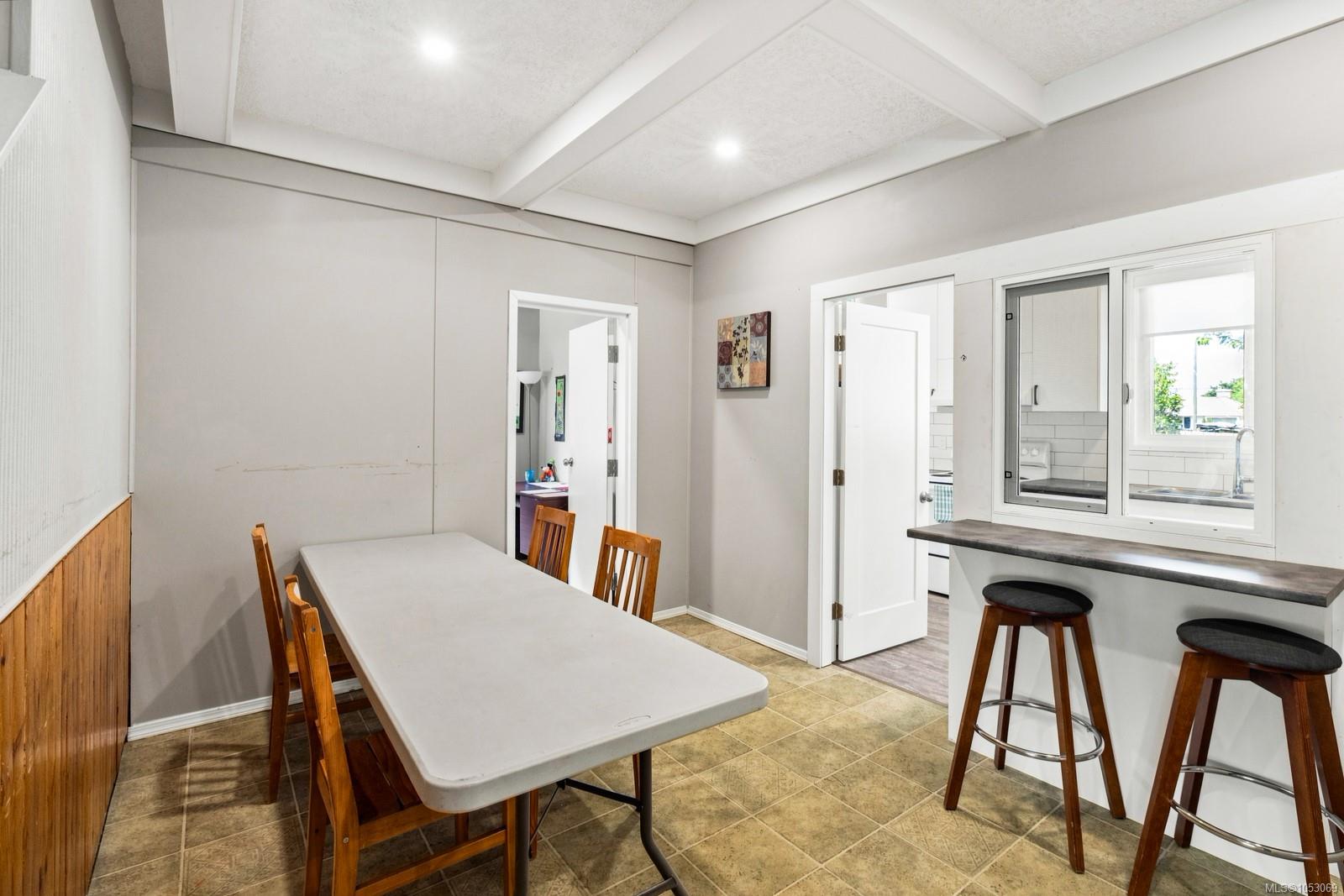 739 Marchmont Rd — listing photo 9 of 43