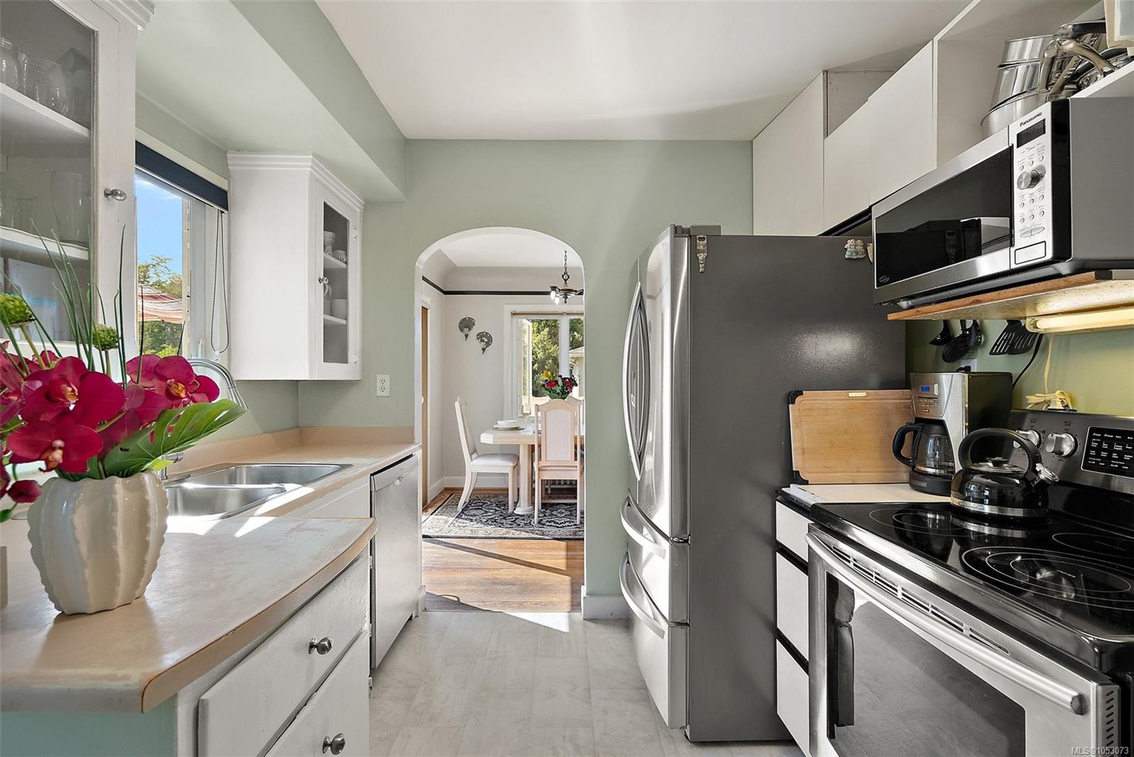 81 Logan Ave — listing photo 13 of 41