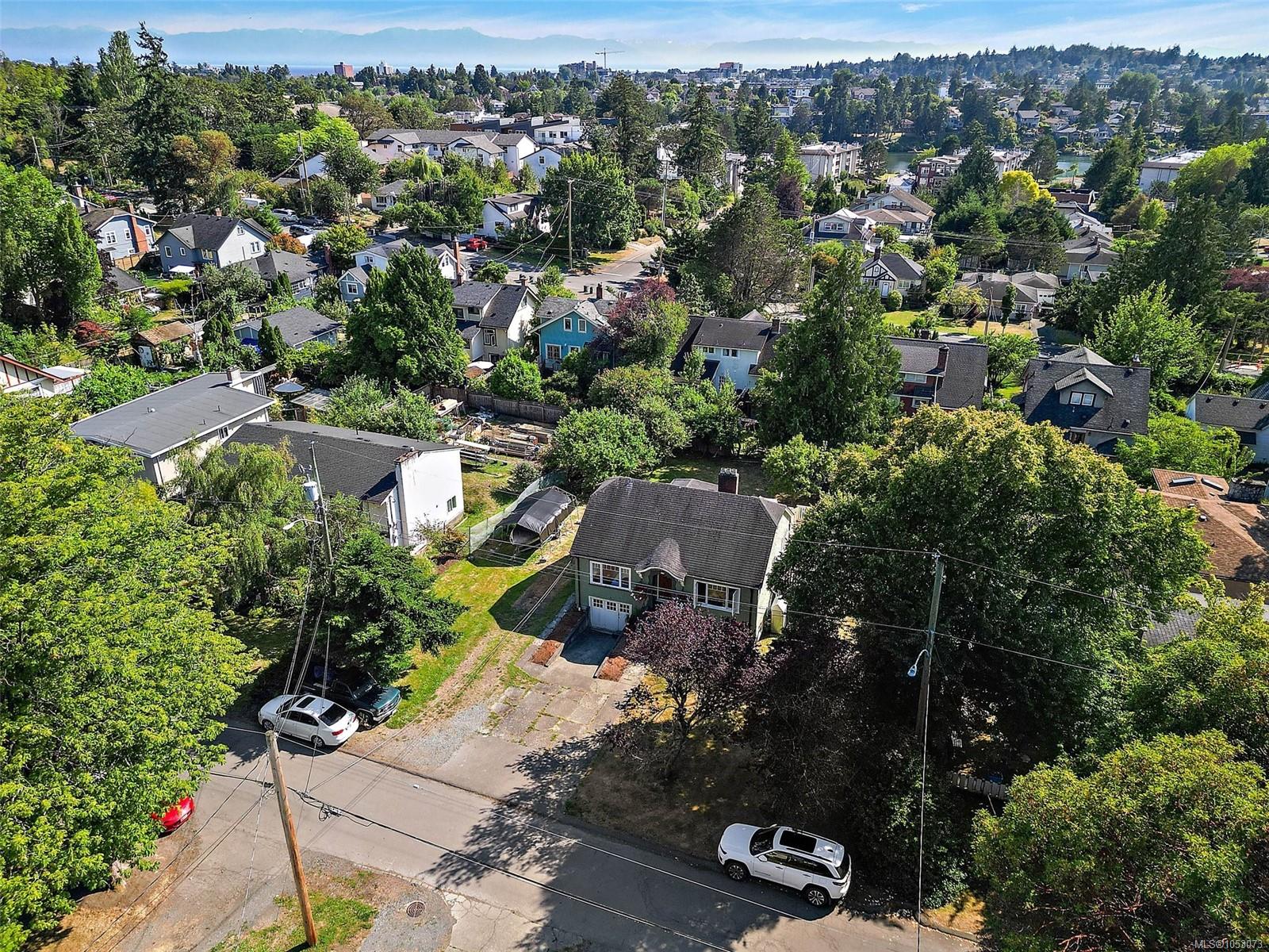 81 Logan Ave — listing photo 6 of 41
