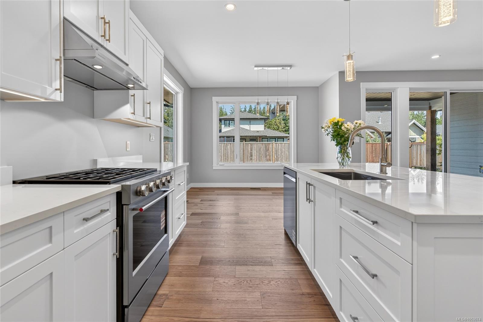 758 Sitka St — listing photo 9 of 33
