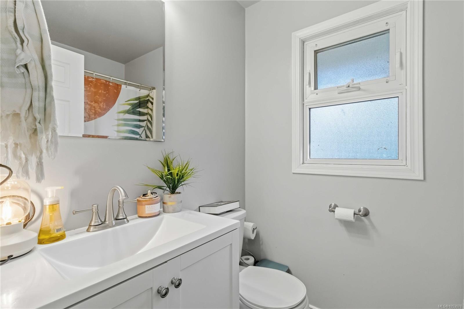 659 Strandlund Ave — listing photo 12 of 28