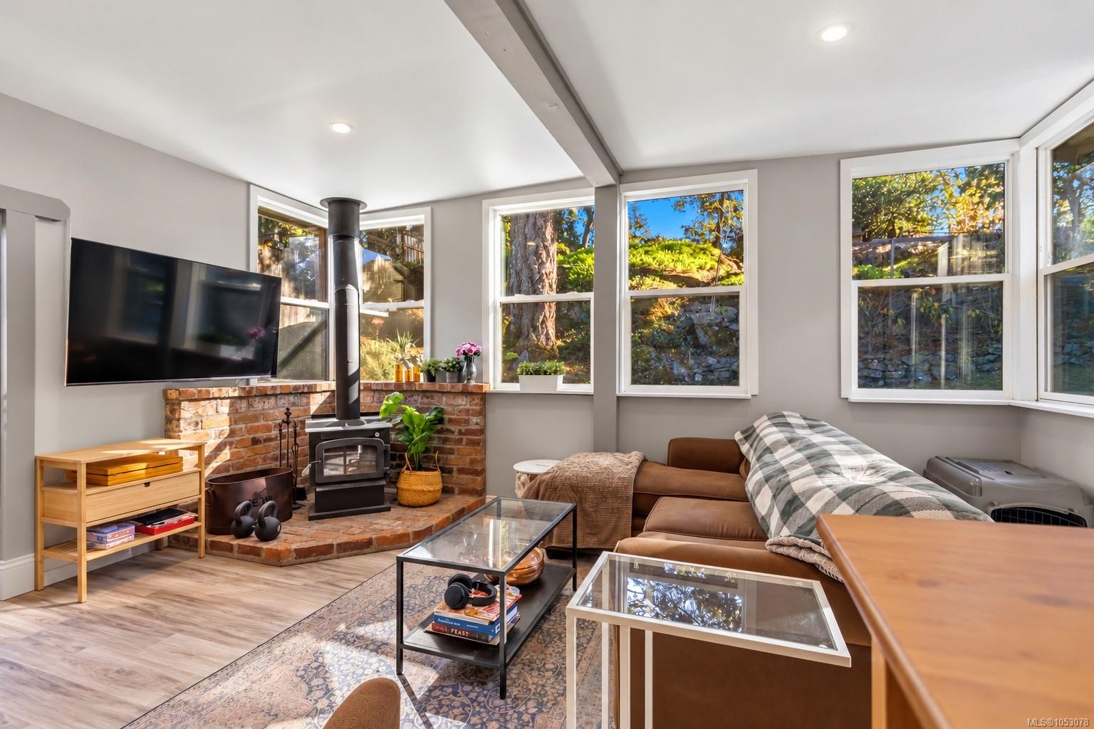 659 Strandlund Ave — listing photo 8 of 28