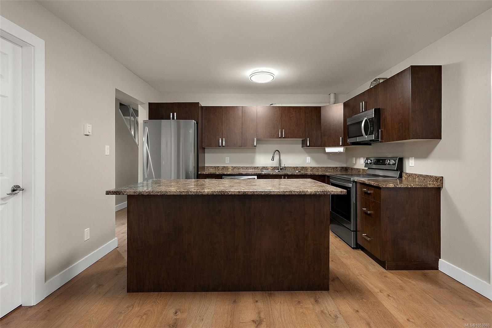 2454 Sooke Rd — listing photo 13 of 41