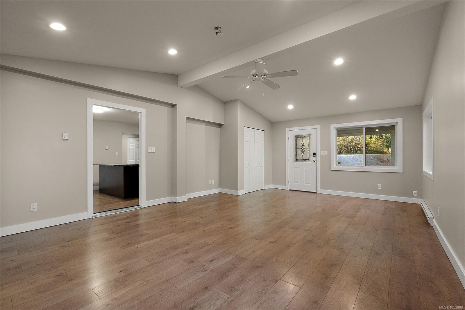 2454 Sooke Rd — listing photo 3 of 41