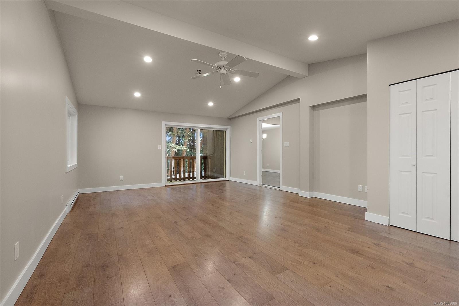 2454 Sooke Rd — listing photo 4 of 41