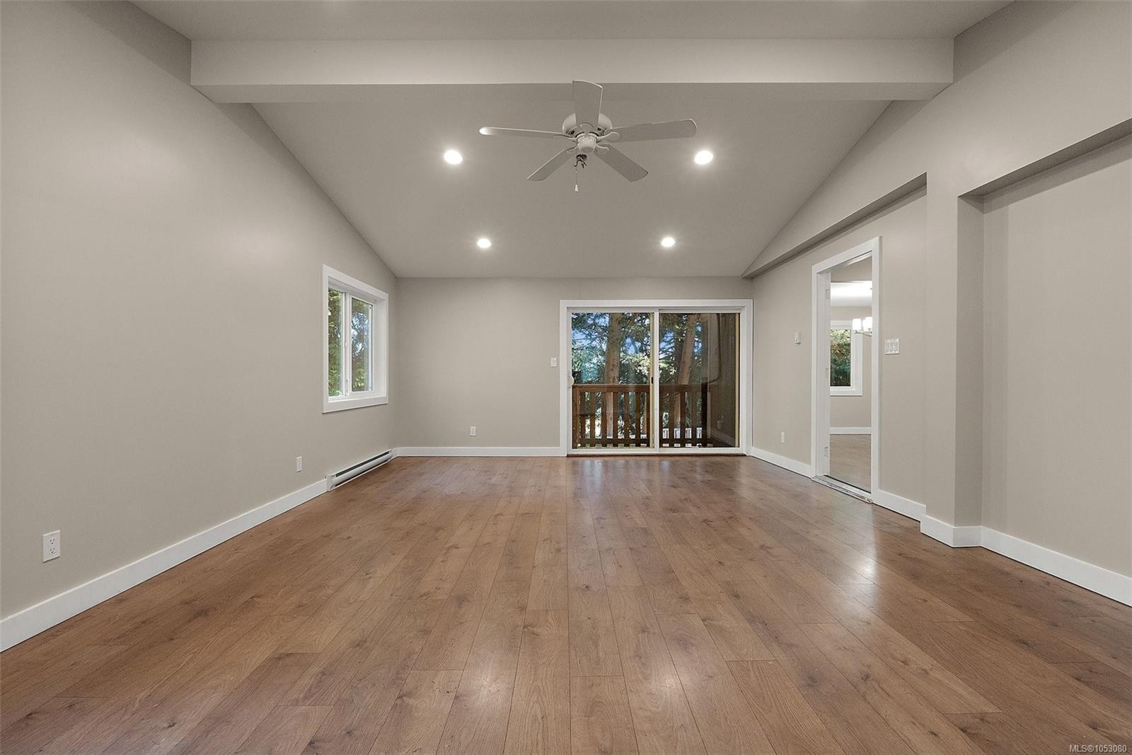 2454 Sooke Rd — listing photo 5 of 41