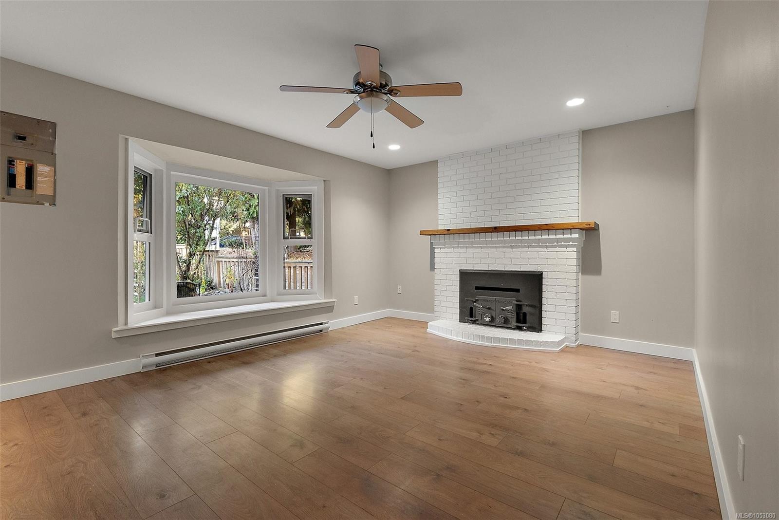 2454 Sooke Rd — listing photo 8 of 41