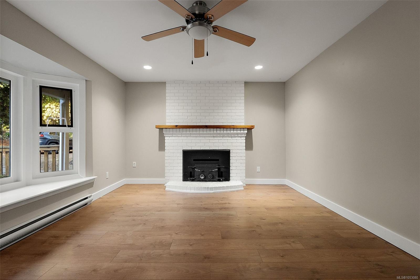 2454 Sooke Rd — listing photo 9 of 41