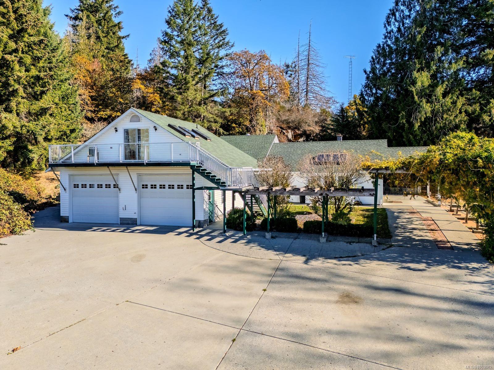 1470 Raines Rd — listing photo 3 of 67