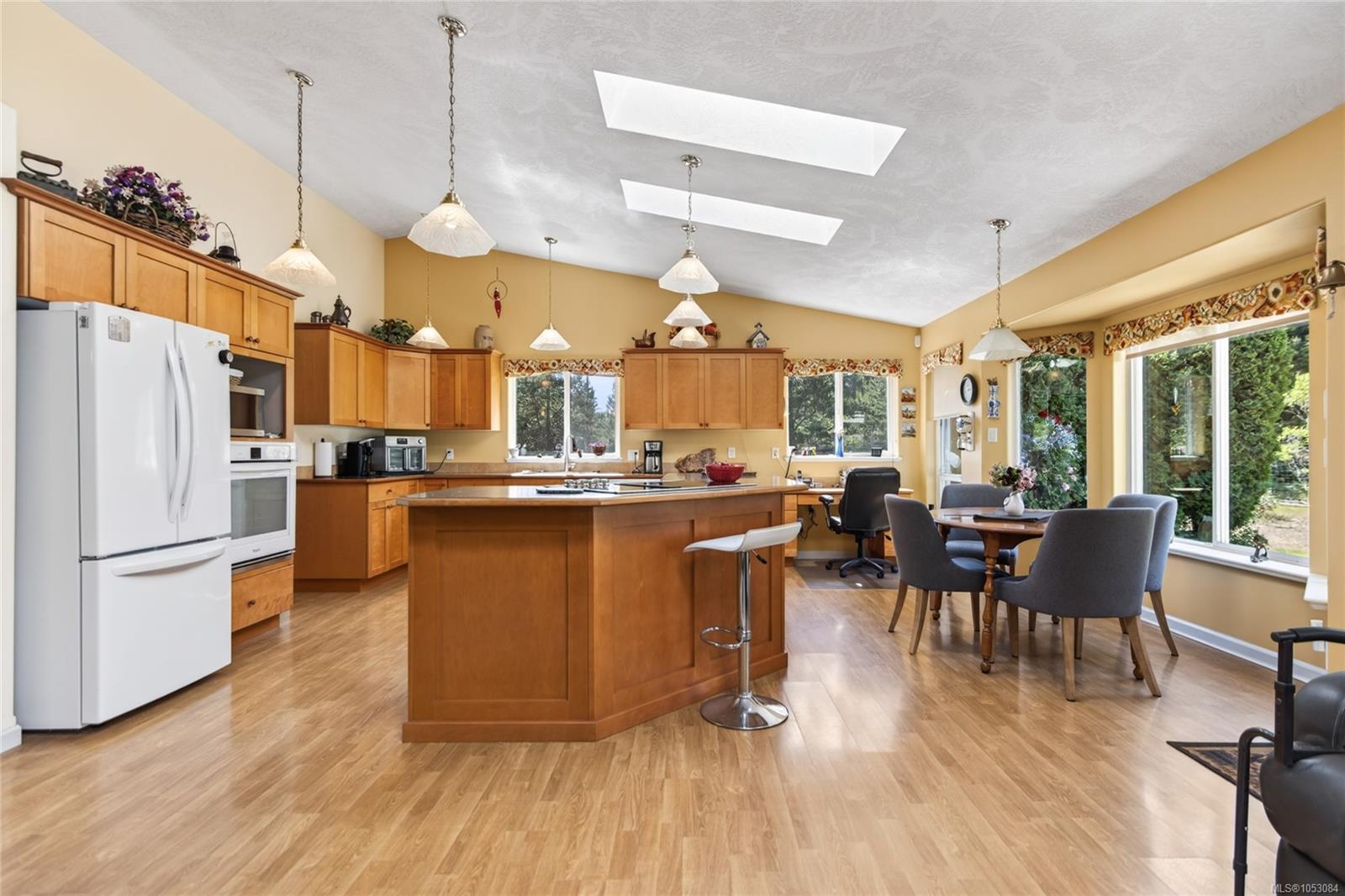 657 Sierra Pines Rd — listing photo 14 of 77