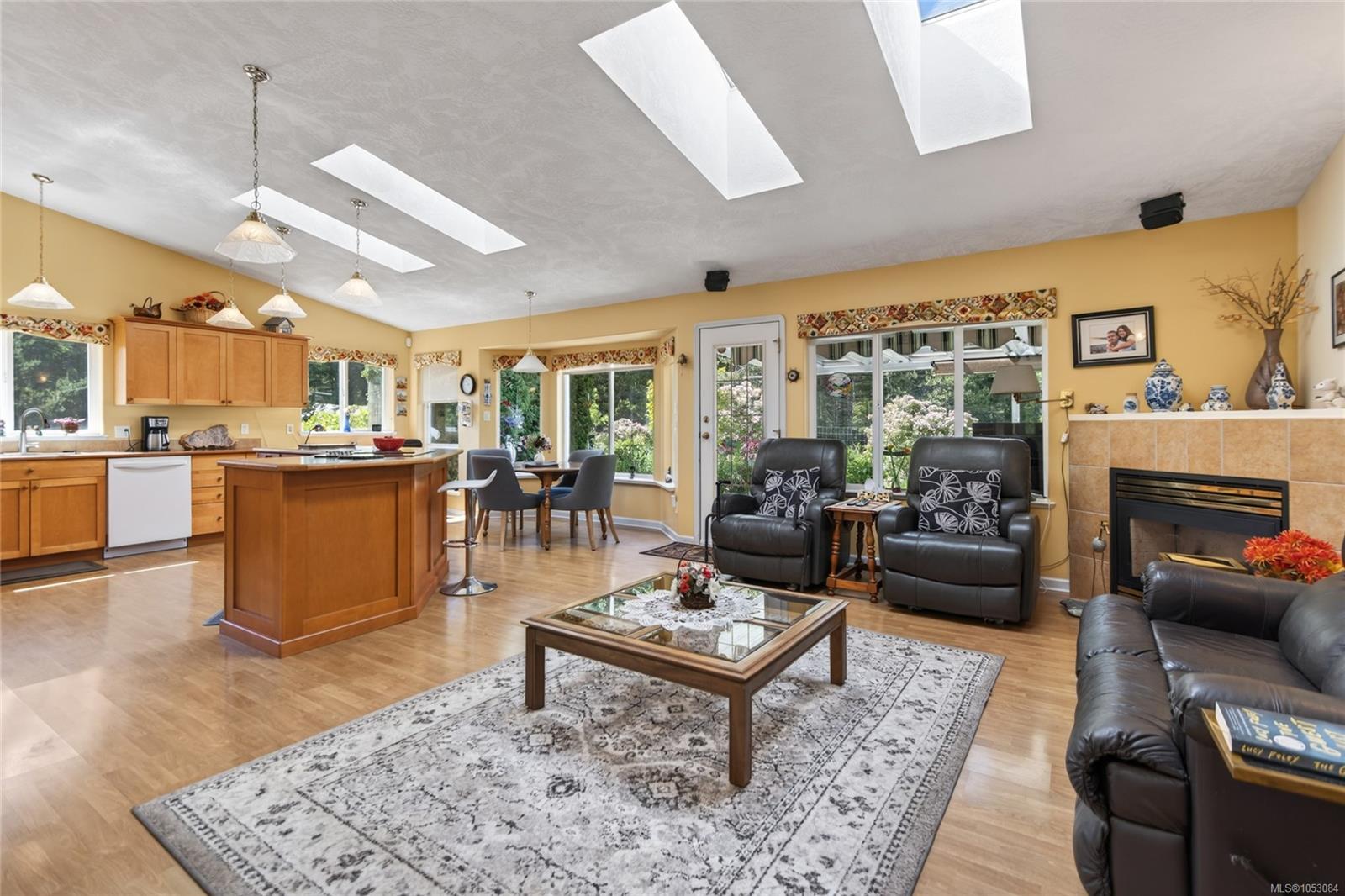 657 Sierra Pines Rd — listing photo 10 of 77