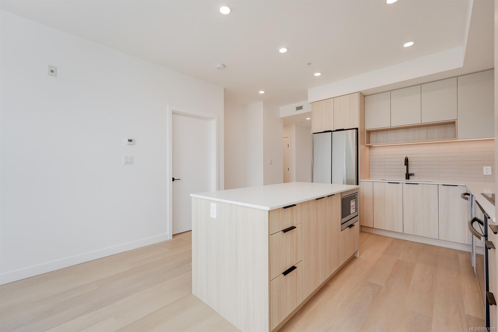 212-3564 Ryder Hesjedal Way — listing photo 11 of 35