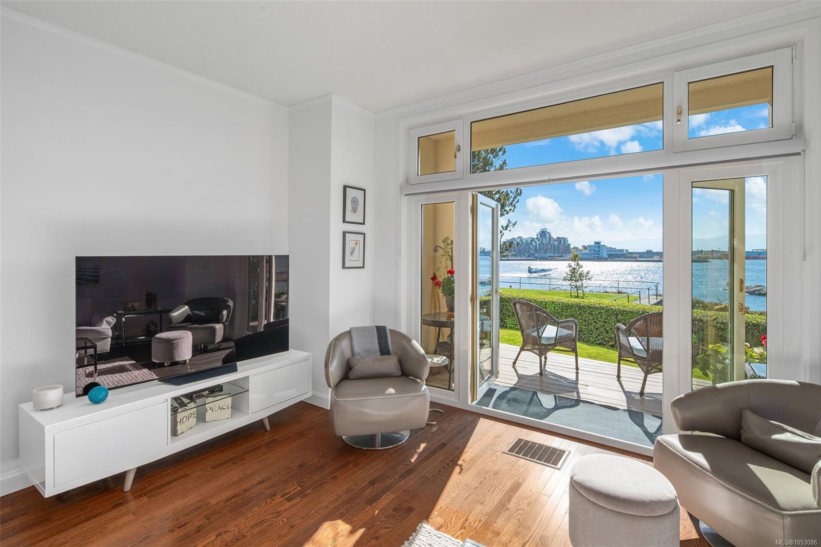 90-208 Russell St — listing photo 2 of 59
