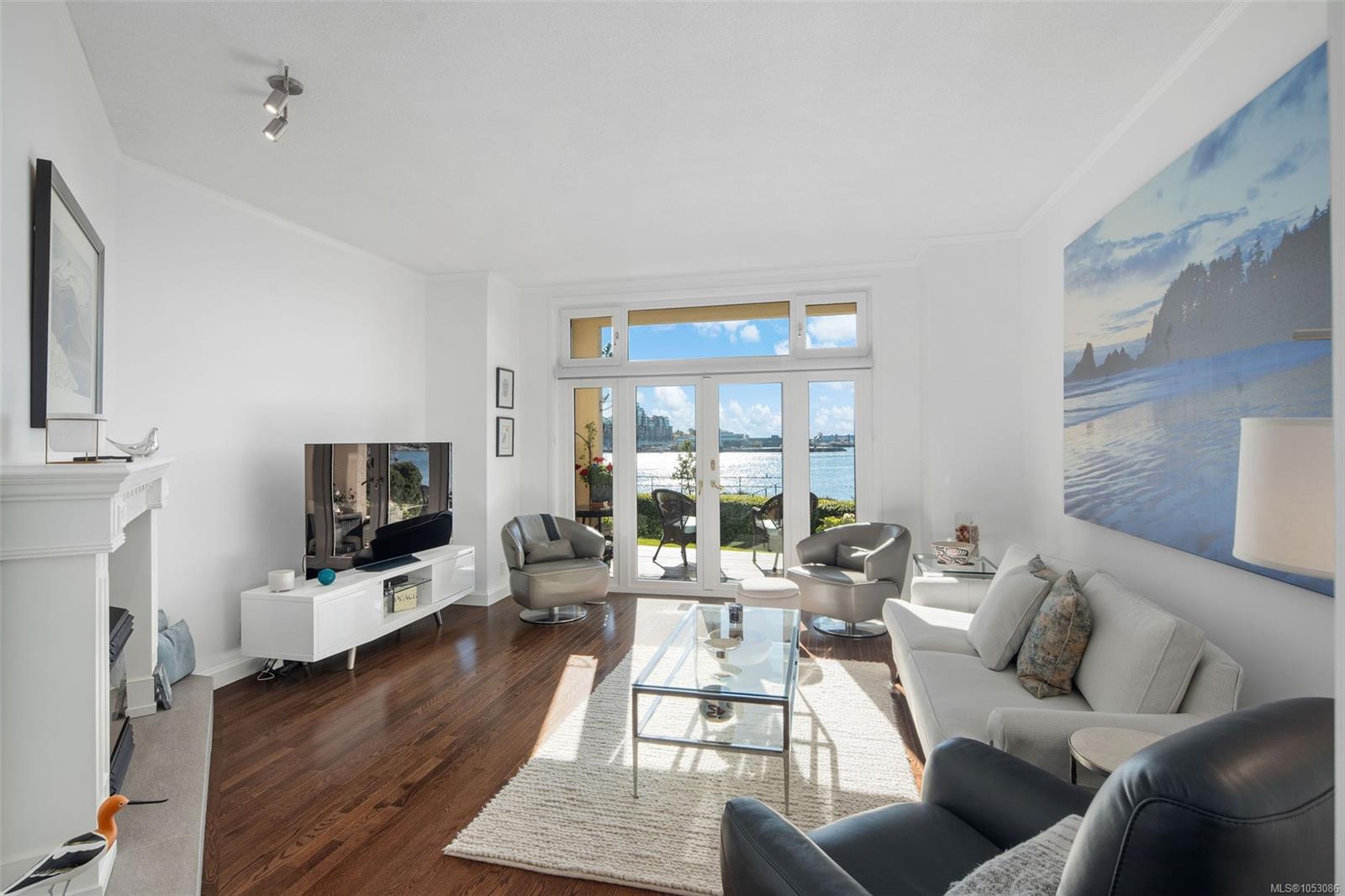 90-208 Russell St — listing photo 3 of 59