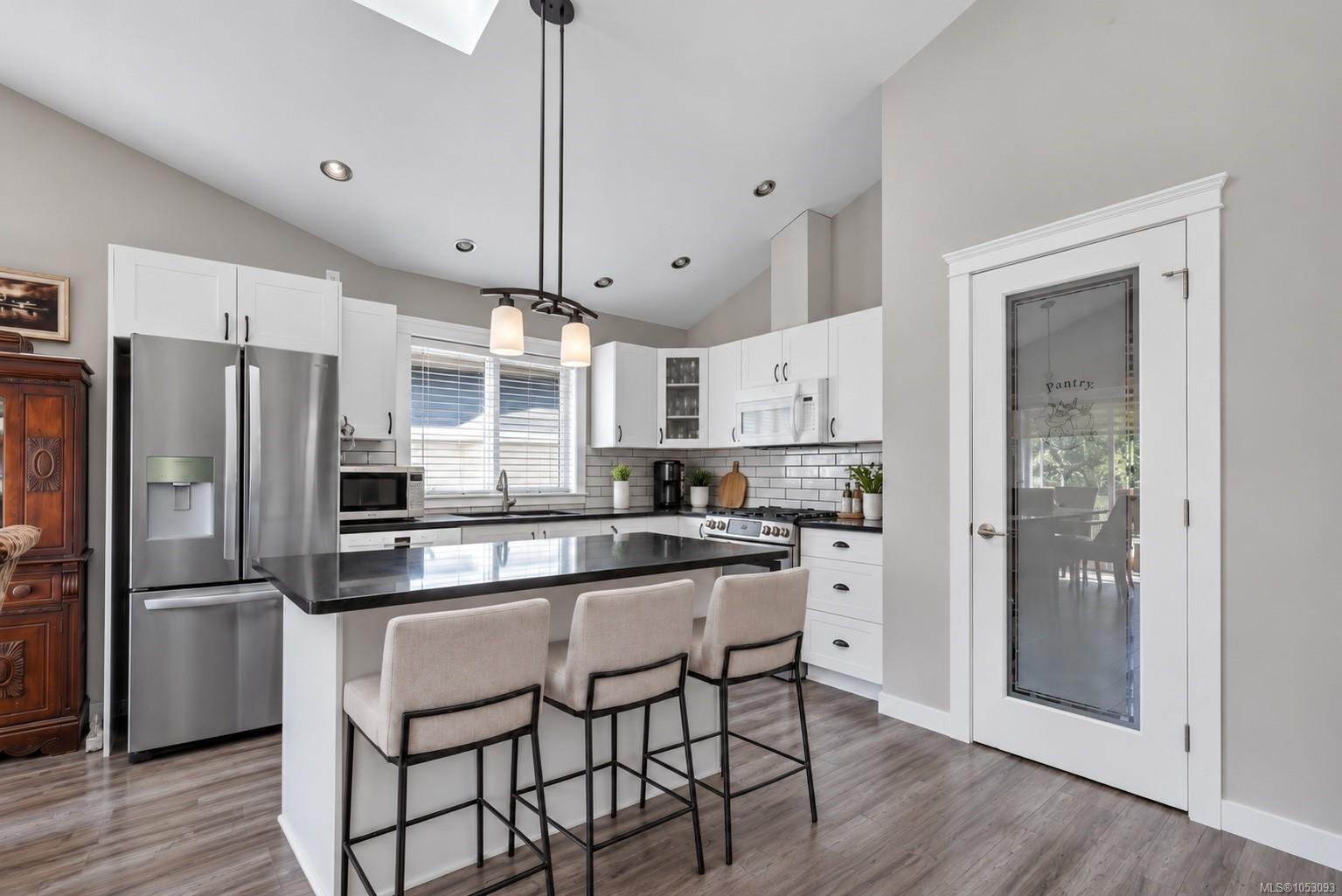 5923 Tower Pl — listing photo 4 of 32