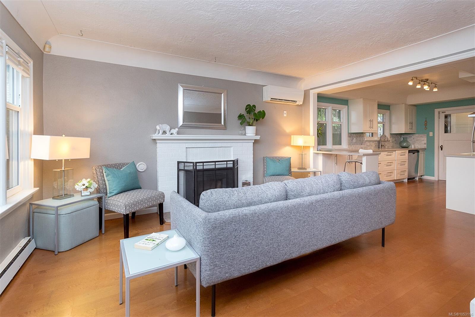 1118 Tolmie Ave — listing photo 7 of 36