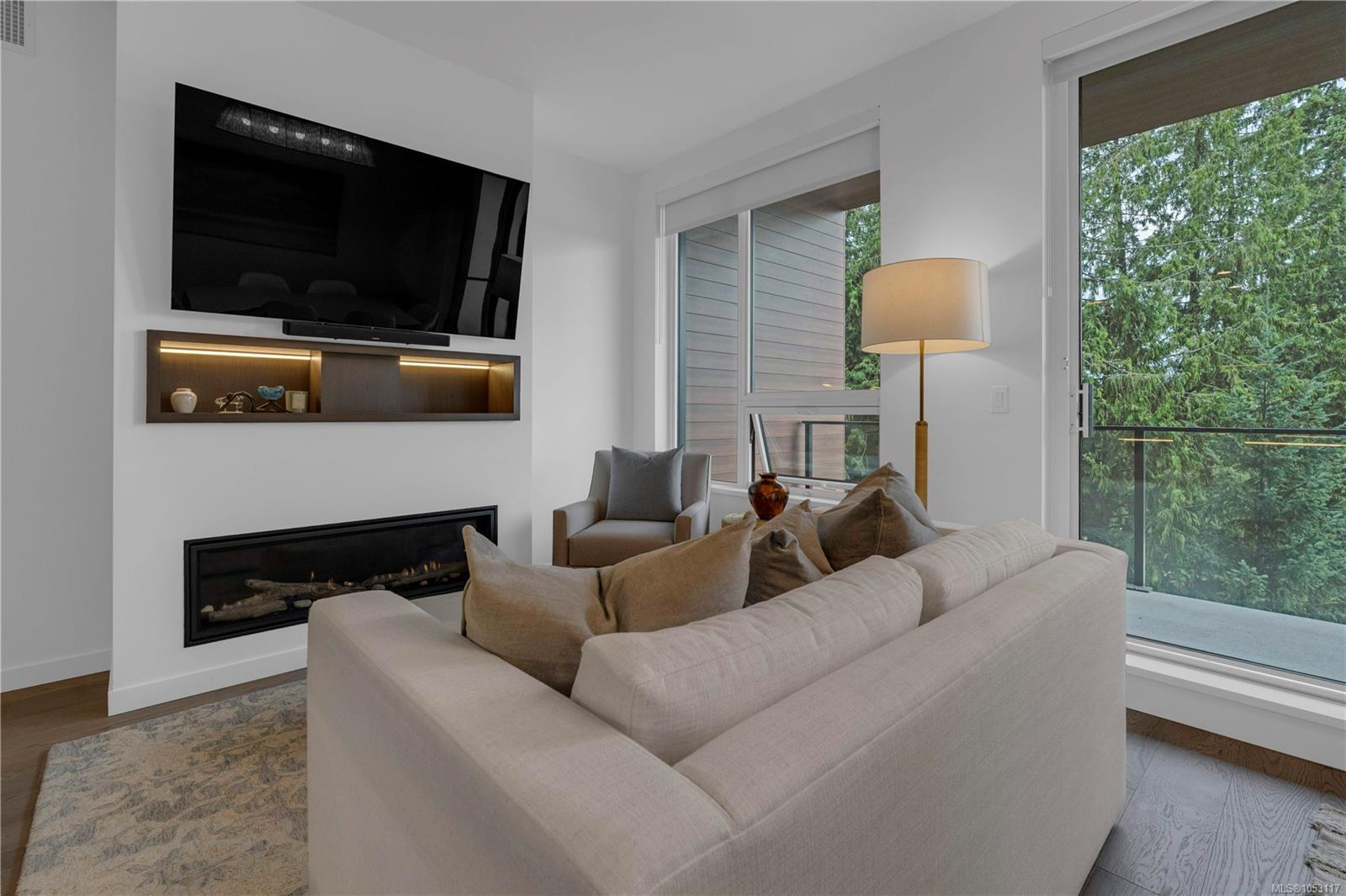 518-2000 Hannington Rd — listing photo 2 of 54