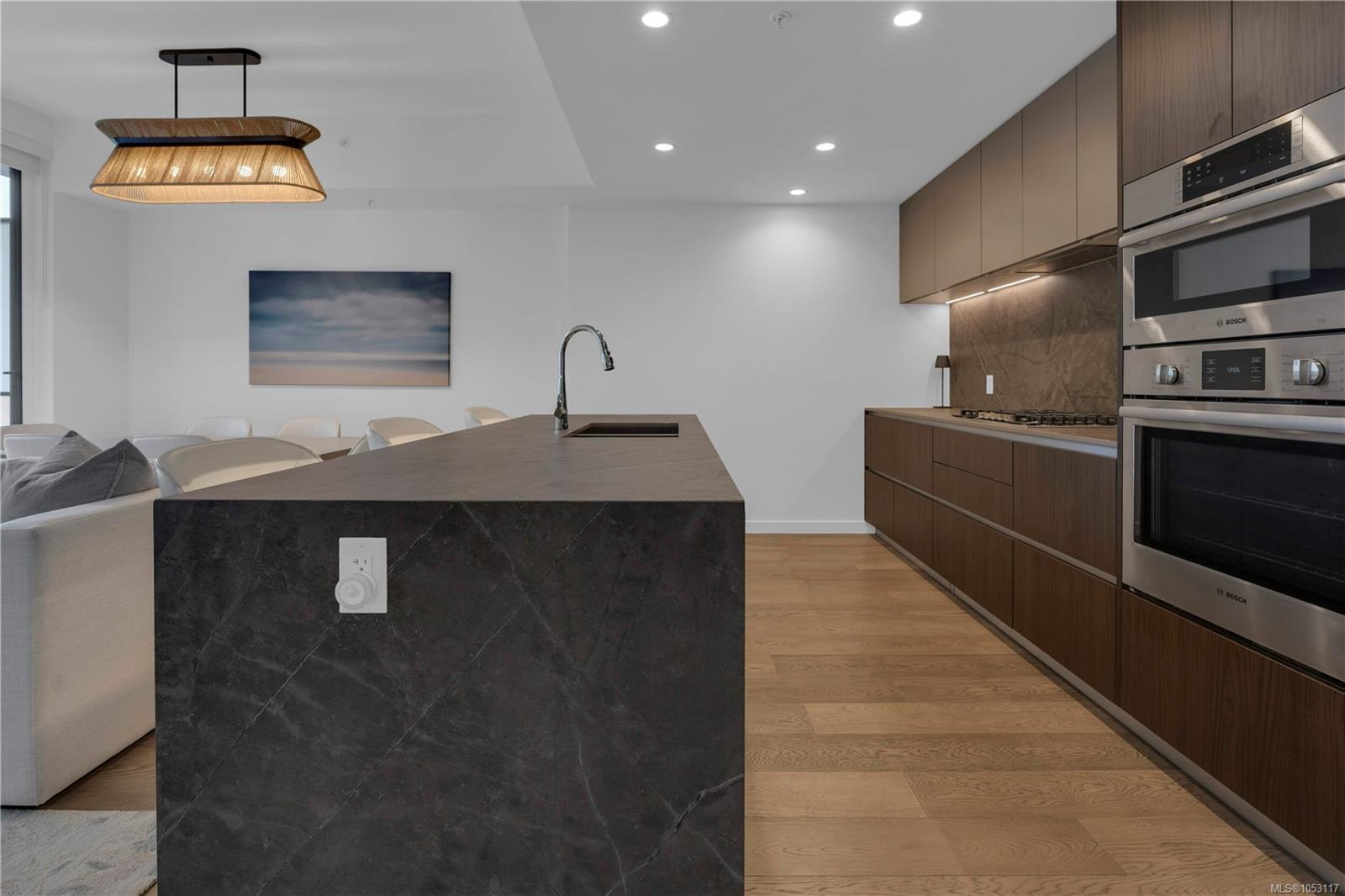 518-2000 Hannington Rd — listing photo 12 of 54