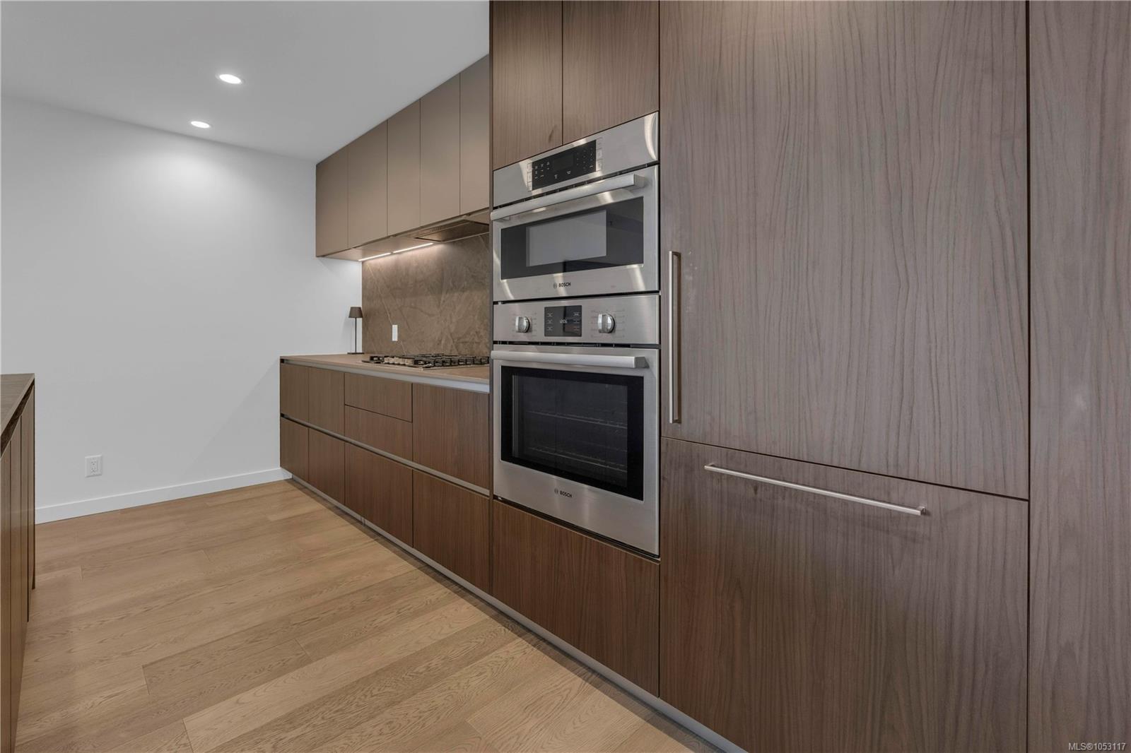 518-2000 Hannington Rd — listing photo 13 of 54