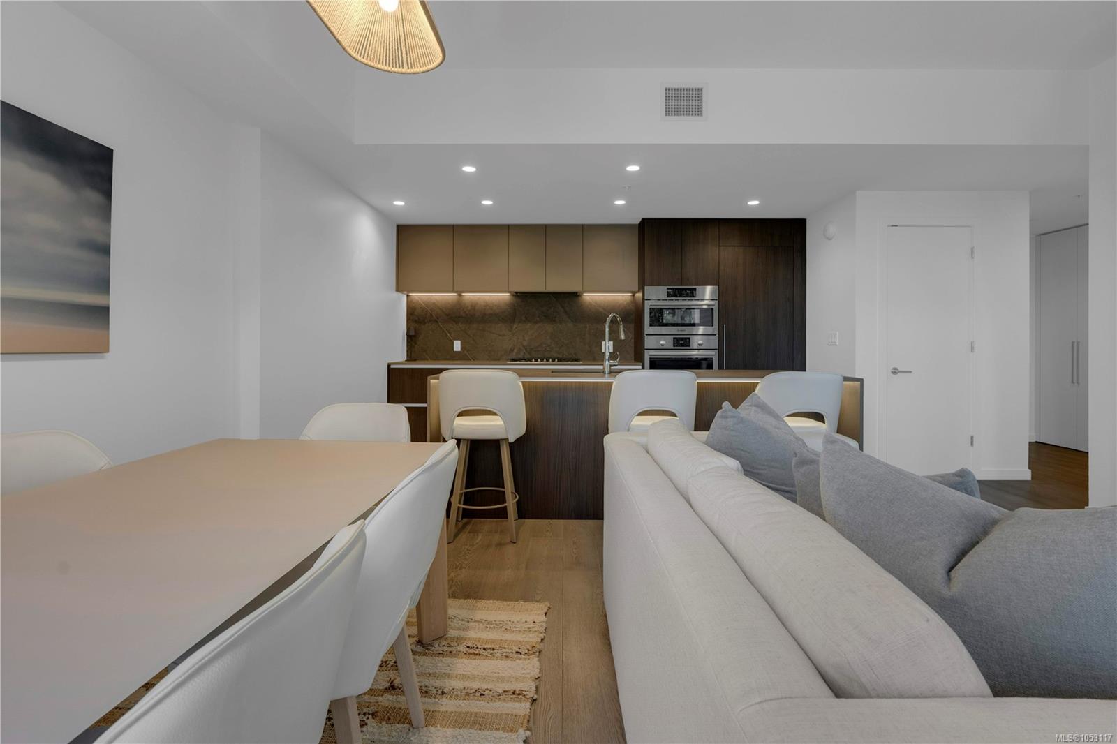 518-2000 Hannington Rd — listing photo 7 of 54