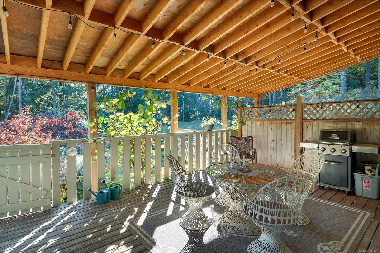 1492 Hyacinthe Bay Rd — listing photo 4 of 58