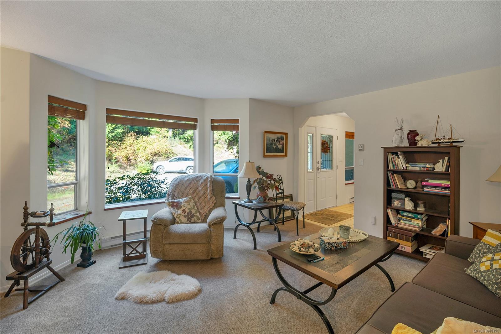 1492 Hyacinthe Bay Rd — listing photo 10 of 58
