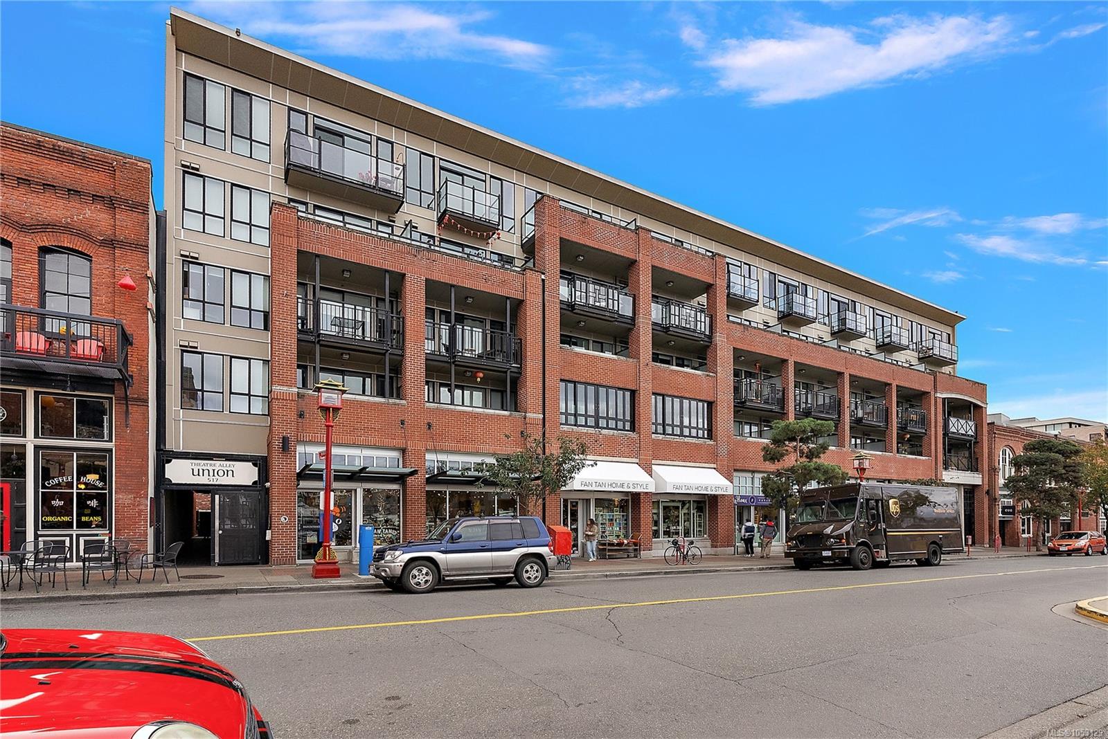 506-517 Fisgard St — listing photo 2 of 28
