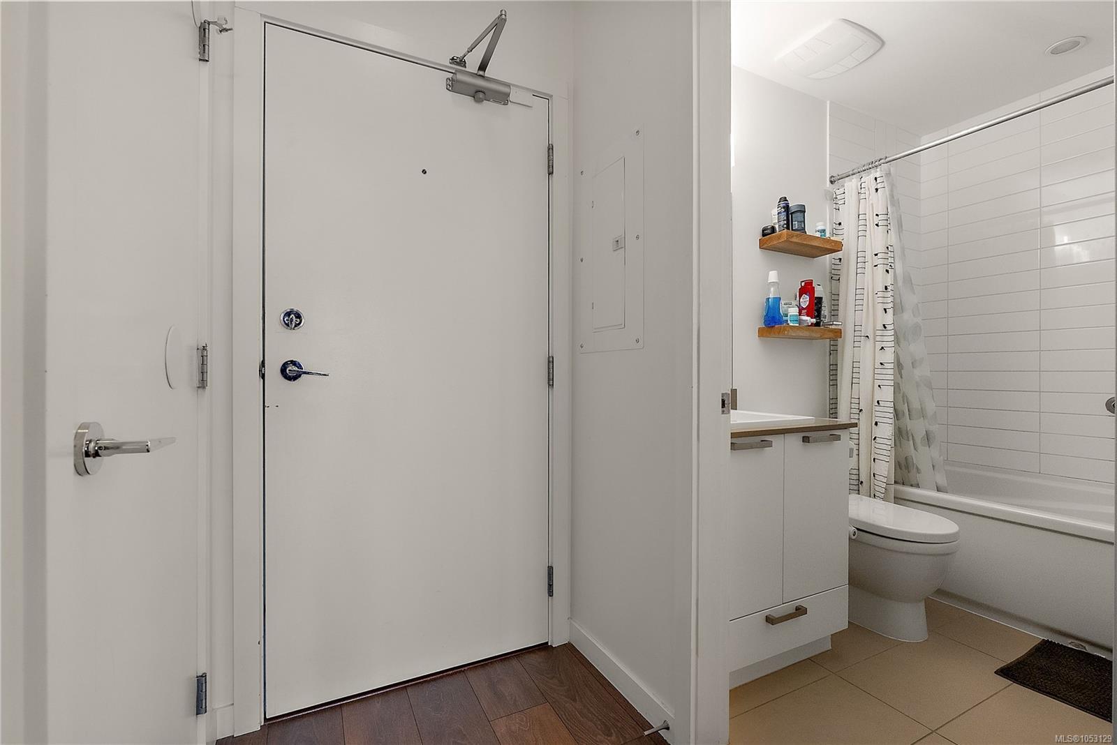 506-517 Fisgard St — listing photo 3 of 28