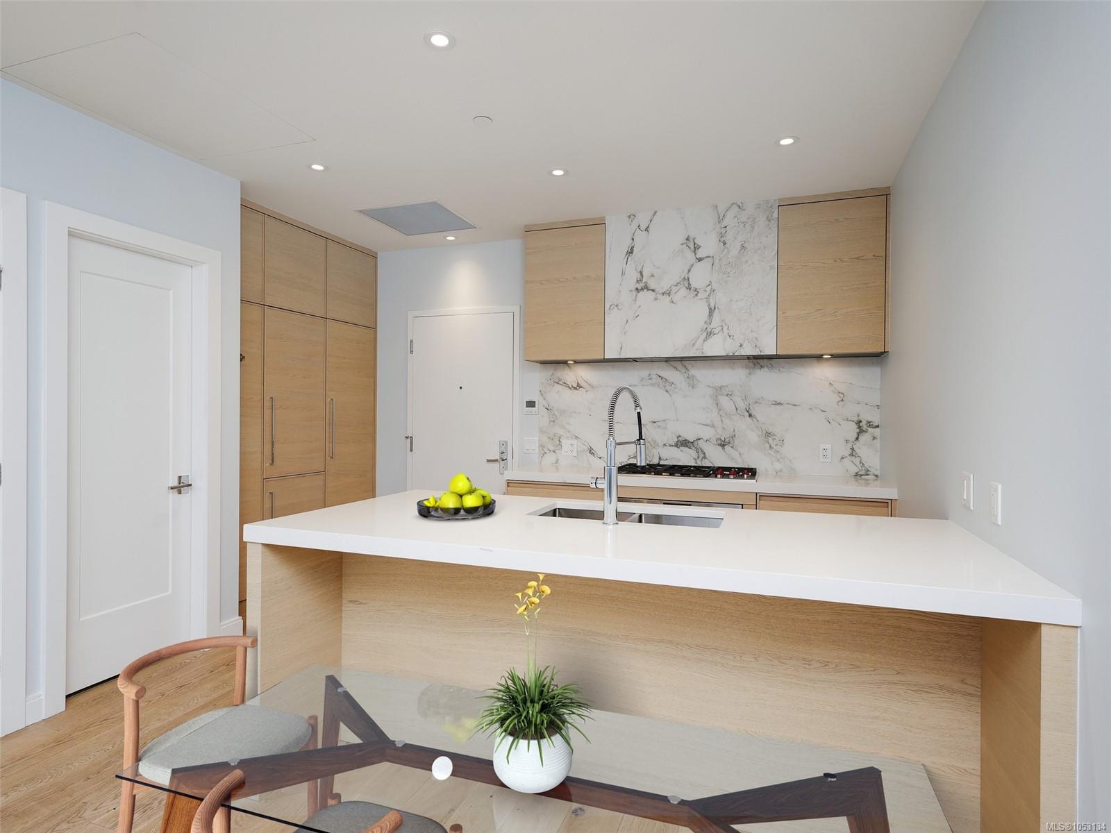 210-1916 Oak Bay Ave — listing photo 11 of 31