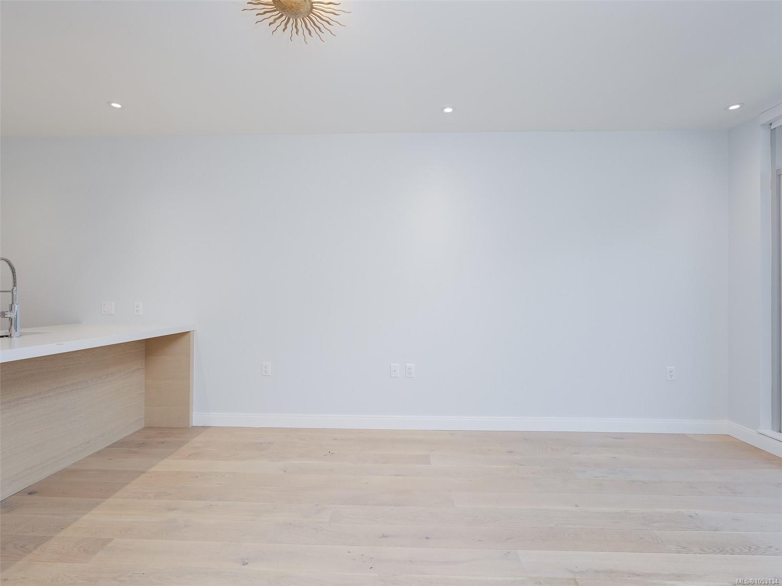 210-1916 Oak Bay Ave — listing photo 6 of 31