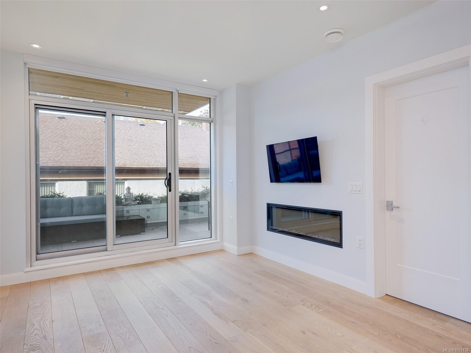 210-1916 Oak Bay Ave — listing photo 9 of 31