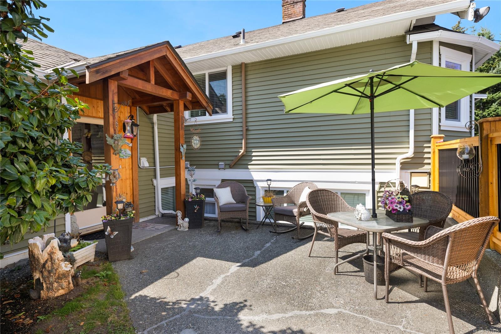 1988 Maple Bay Rd — listing photo 6 of 64