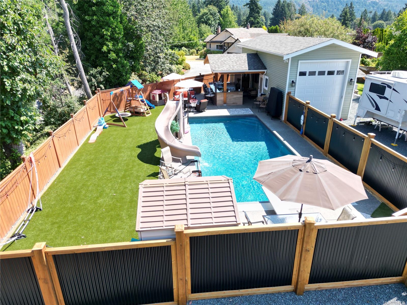 1988 Maple Bay Rd — listing photo 8 of 64