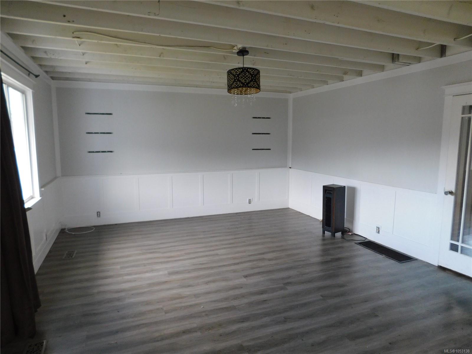 2473 8th Ave — listing photo 3 of 8