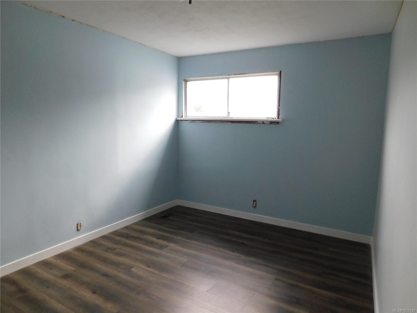 2473 8th Ave — listing photo 6 of 8