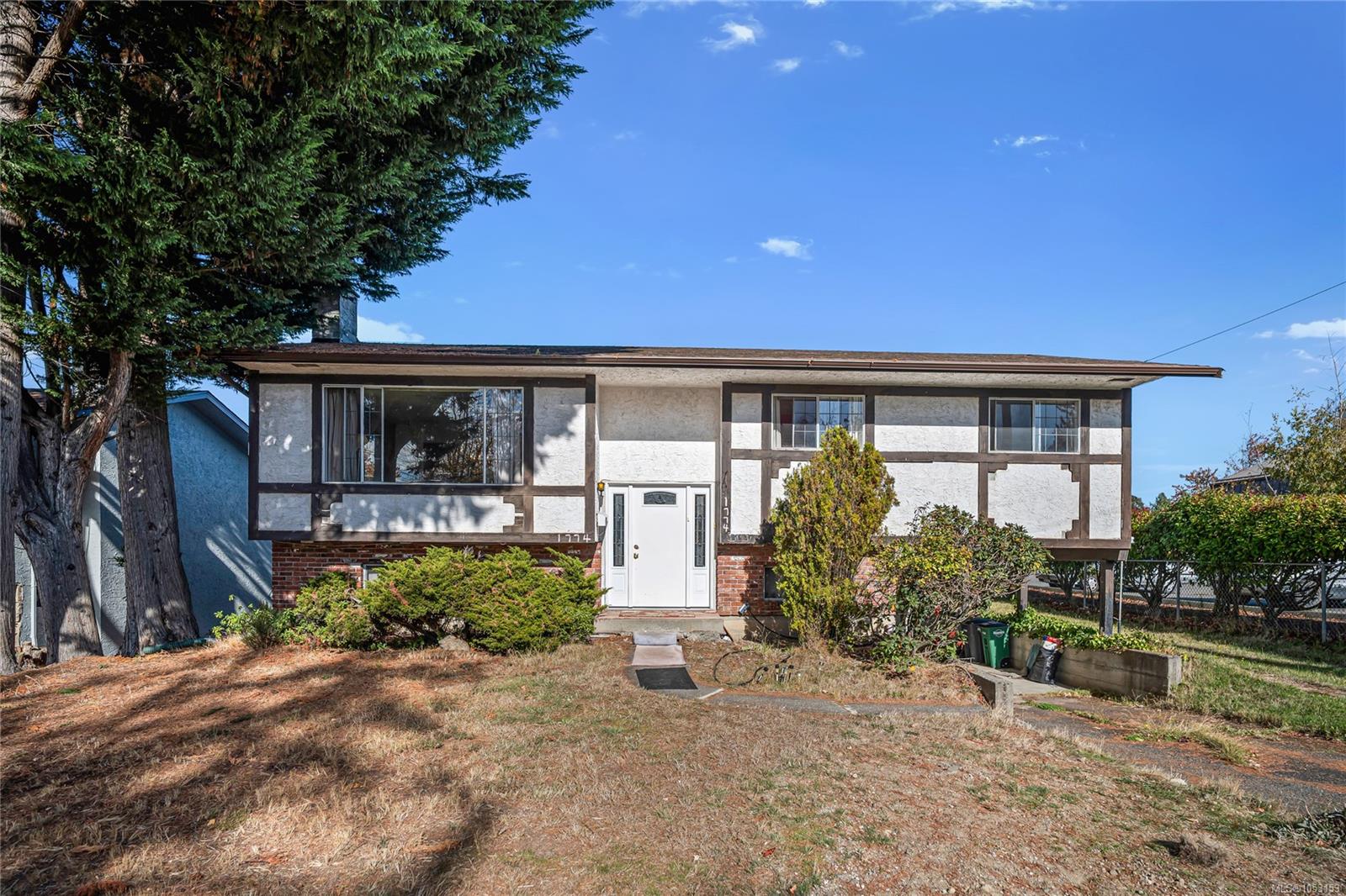 1774 Feltham Rd — listing photo 2 of 38