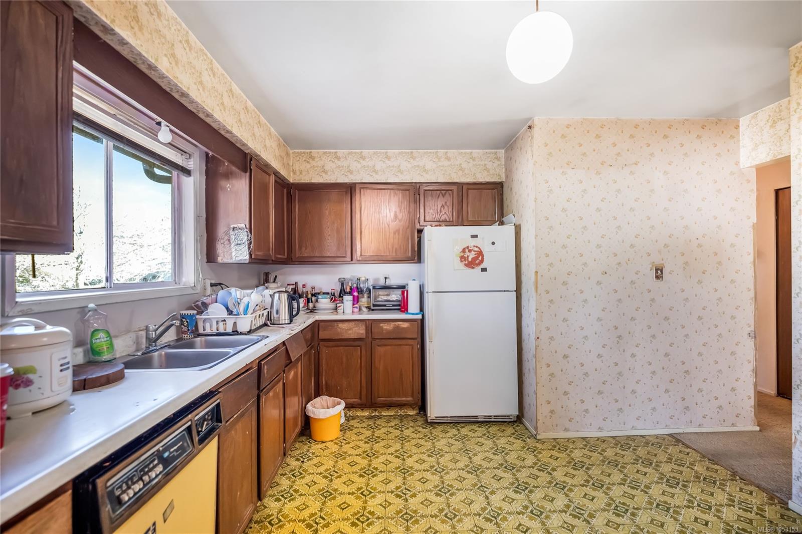 1774 Feltham Rd — listing photo 4 of 38