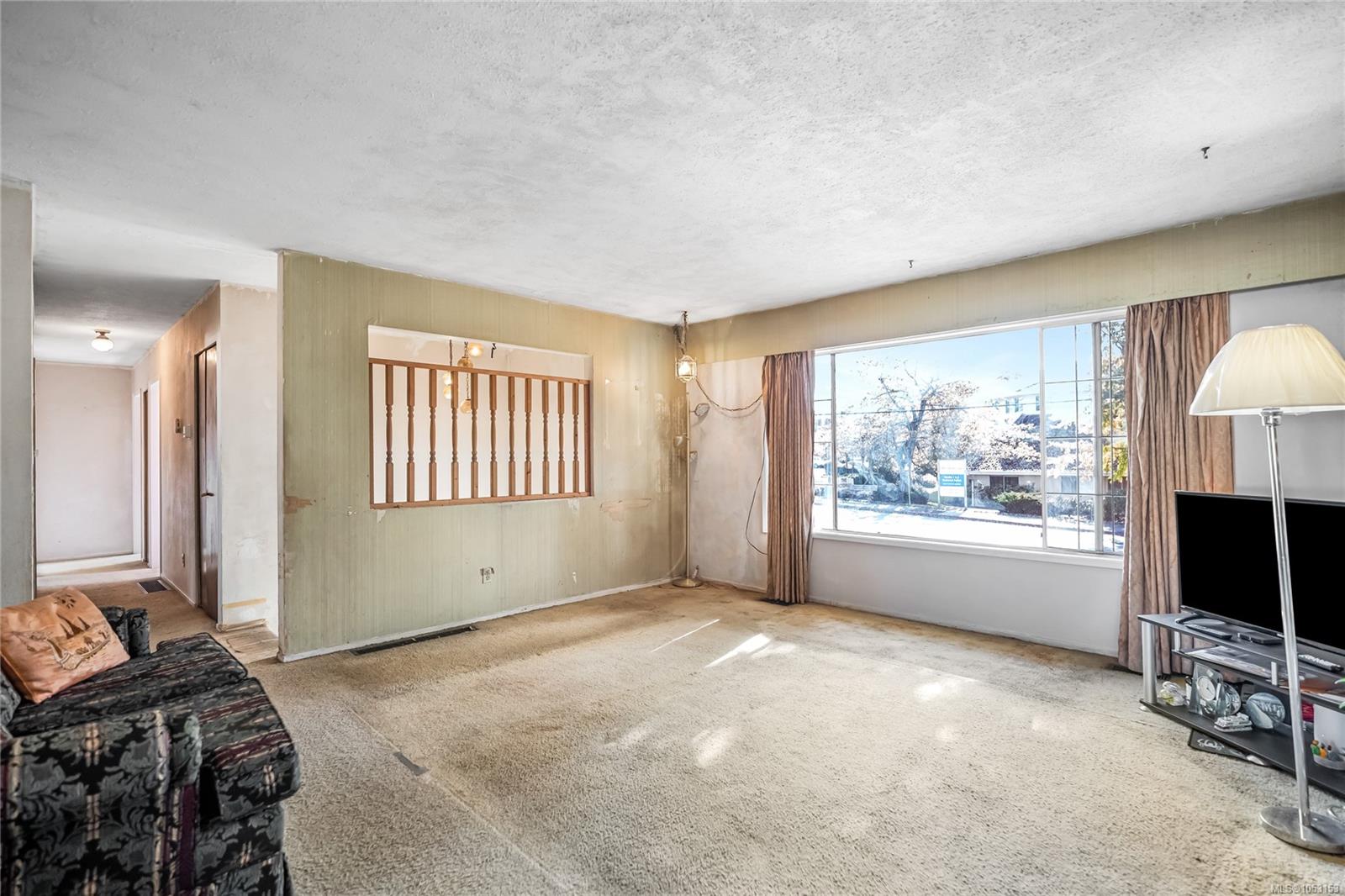 1774 Feltham Rd — listing photo 8 of 38