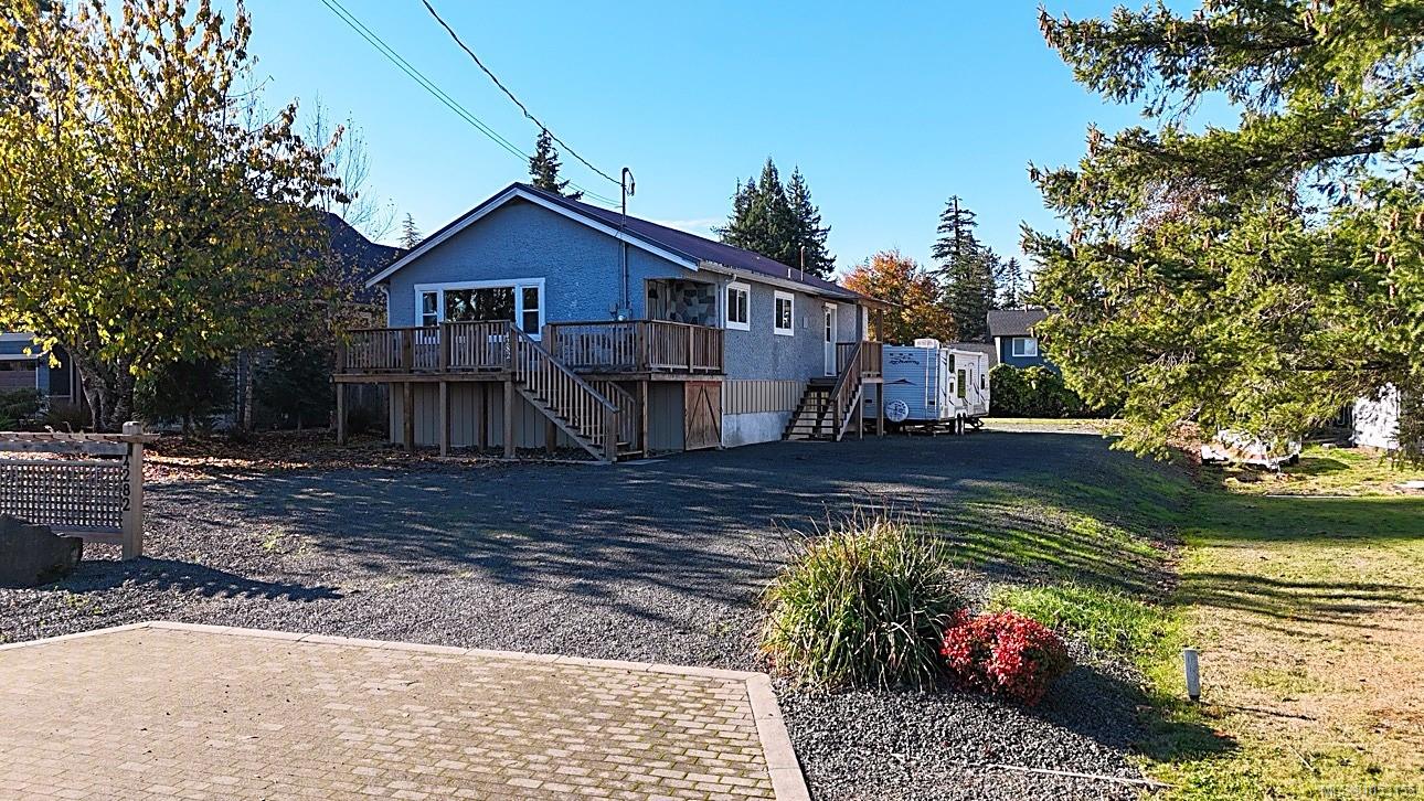 4282 Barclay Rd — listing photo 3 of 24