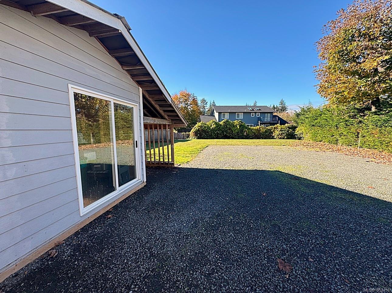 4282 Barclay Rd — listing photo 7 of 24