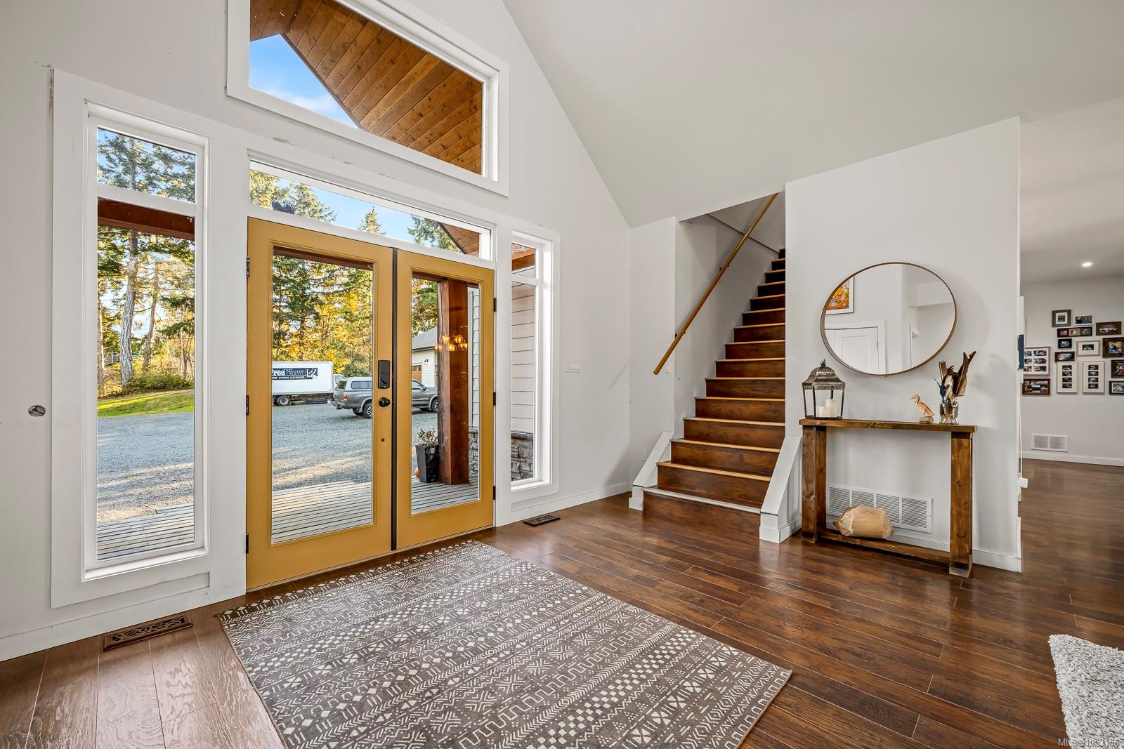 5861 Garvin Rd — listing photo 4 of 40